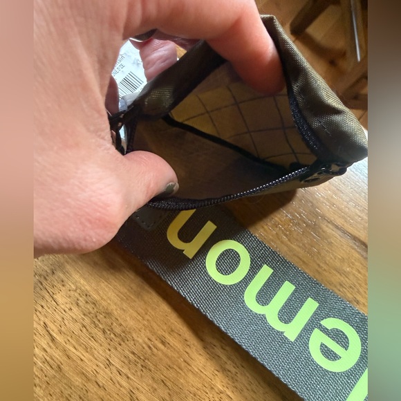 NWT Lululemon Never Lost Keychain and wallet - Olive Green - Picture 3 of 6